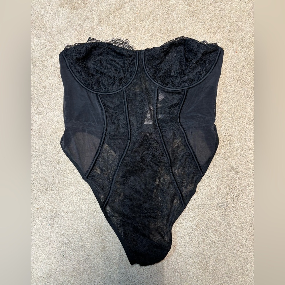 NWT VS Strapless lingerie